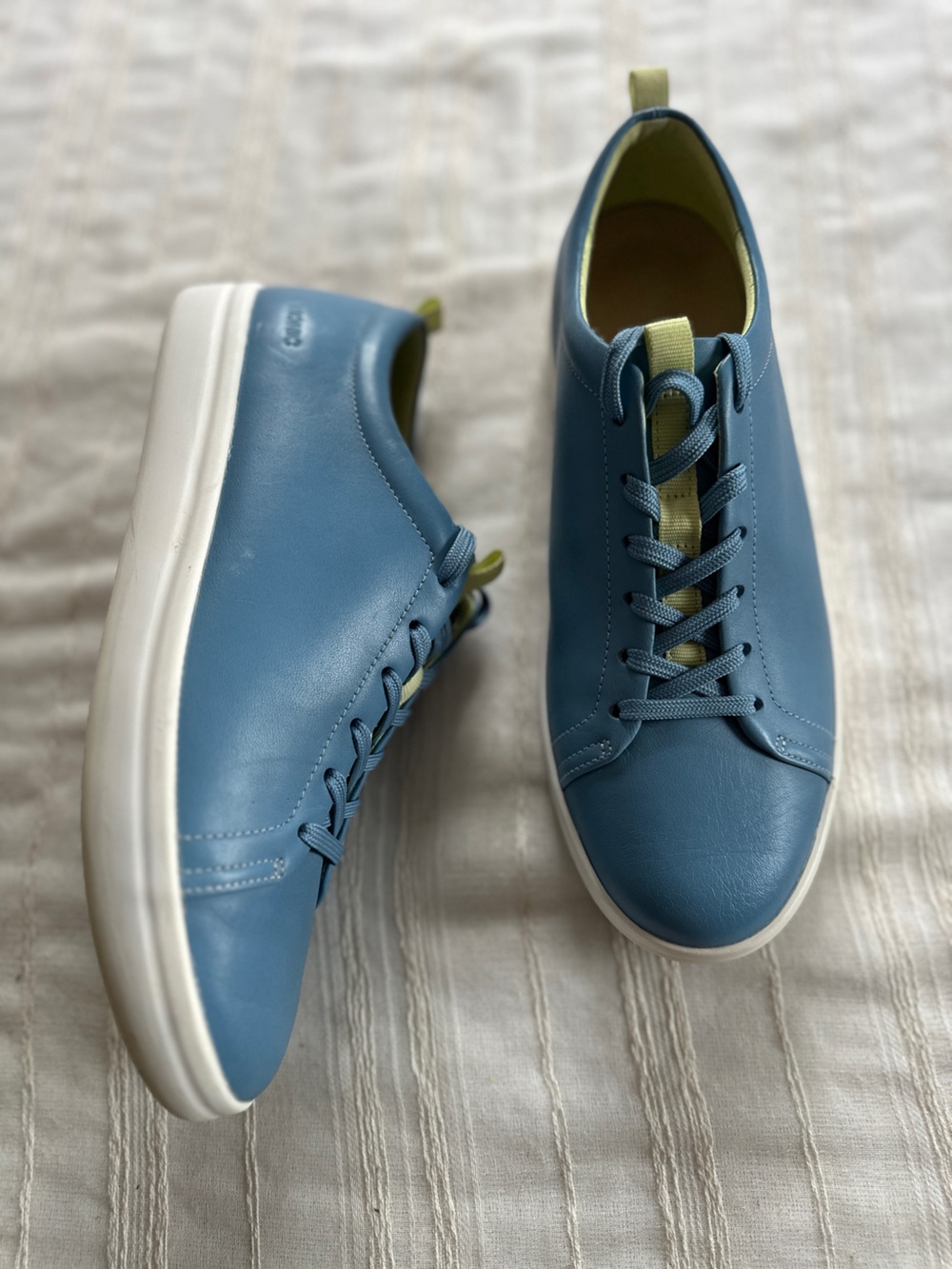 VIONIC Aura Paisley Sky Blue Leather Sneaker | Women’s 9.5 NWOT